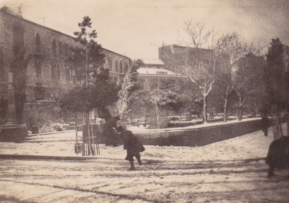 Kiwi Soldiers enjoying the snow in JerusalemLemuel Lyes Collection